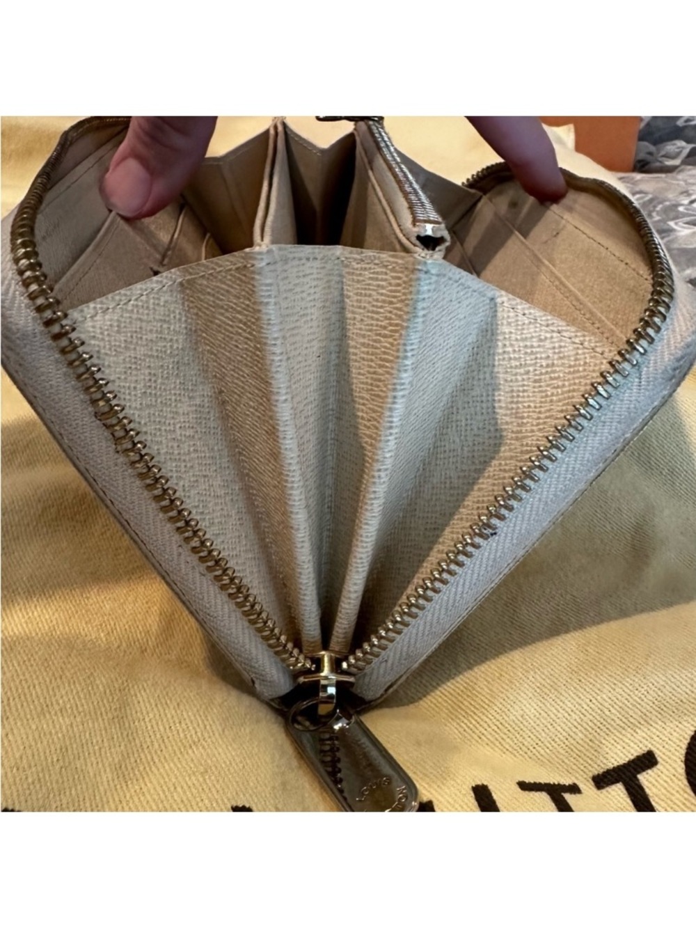 Louis Vuitton Damier Azur Zip-Around Wallet - Cream & Tan- matching purse listed - Picture 4 of 10